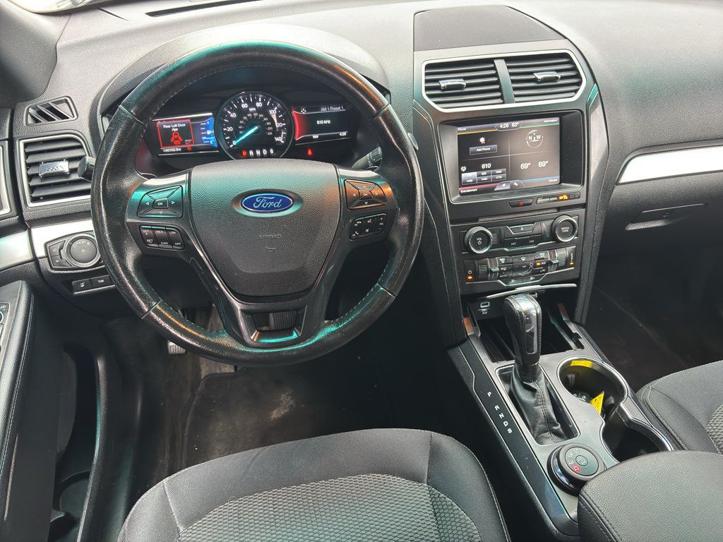 Used 2016 Ford Explorer XLT w/ Equipment Group 201A AWD/4WD image 13