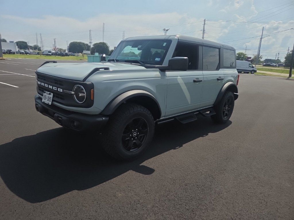 Used 2023 Ford Bronco Black Diamond AWD/4WD image 3