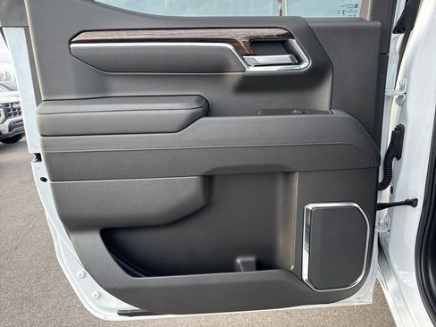 Used 2025 GMC Sierra 1500 Elevation image 28