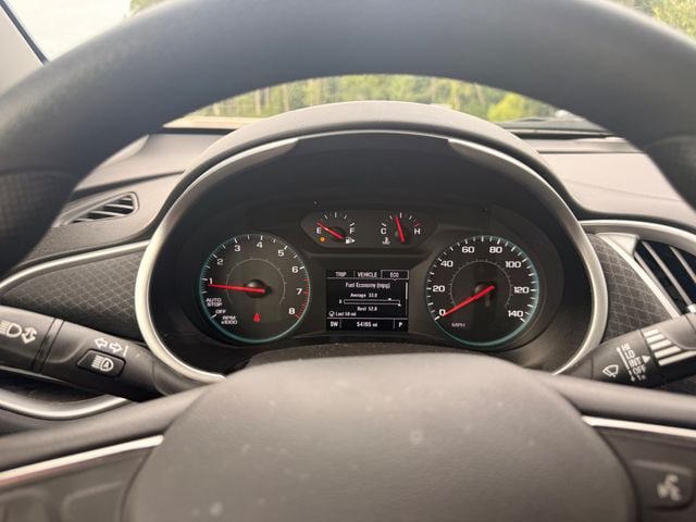 Used 2025 Chevrolet Malibu LT FWD image 3