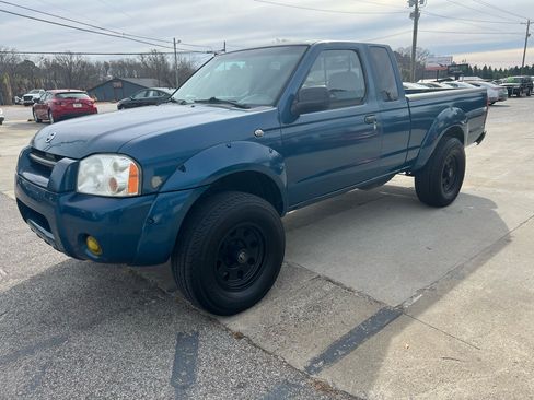 Used 2003 Nissan Frontier SVE image 3