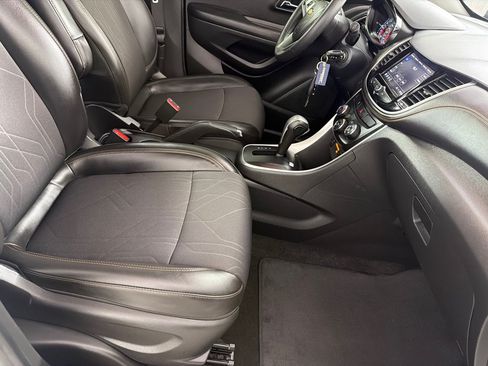 Used 2021 Chevrolet Trax LT FWD image 22