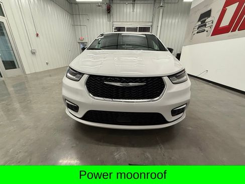 New 2026 Chrysler Pacifica Limited image 7