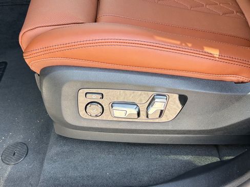 New 2026 BMW X5 xDrive50e w/ Executive Package AWD/4WD image 11