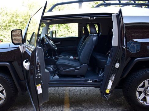 Used 2014 Toyota FJ Cruiser 4WD w/ Convenience Package image 38
