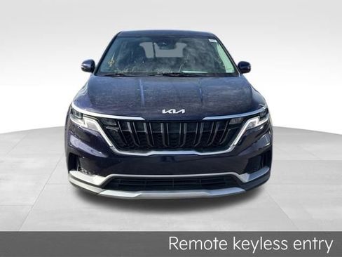 Certified 2024 Kia Carnival LX image 3