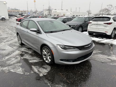 Used 2016 Chrysler 200 S image 4