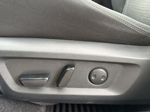 Used 2022 Nissan Rogue SV FWD image 44