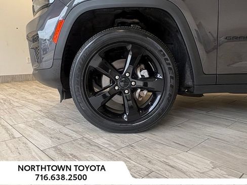 Used 2023 Jeep Grand Cherokee Altitude AWD/4WD image 23