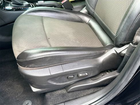 Used 2021 Buick Encore Preferred image 19