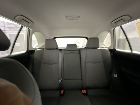 Used 2025 Toyota RAV4 XLE FWD image 33