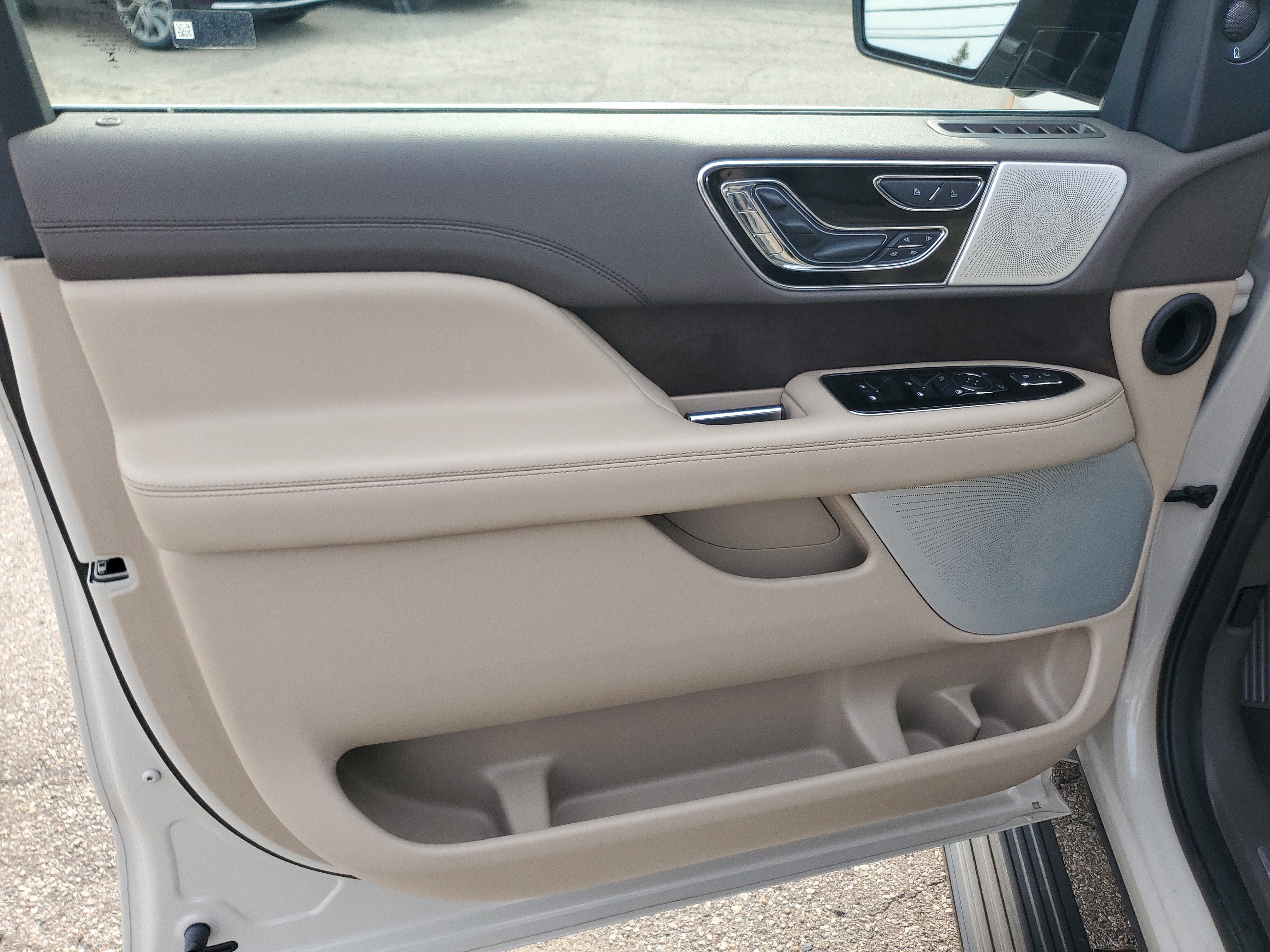 Used 2023 Lincoln Navigator L Reserve AWD/4WD image 10