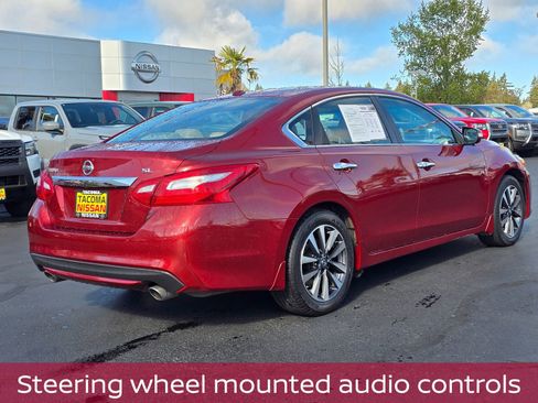 Used 2017 Nissan Altima 2.5 SL w/ Moonroof Package FWD image 5