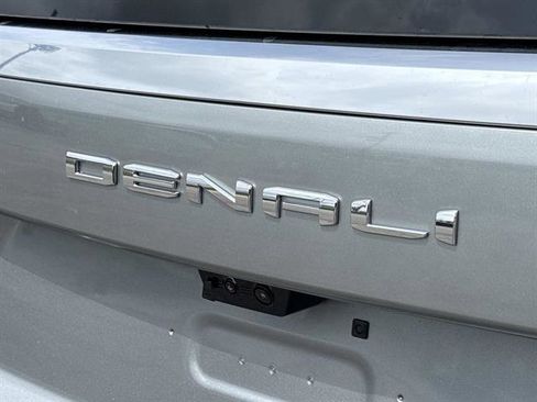 New 2026 GMC Yukon XL Denali w/ Denali Reserve Package AWD/4WD image 7