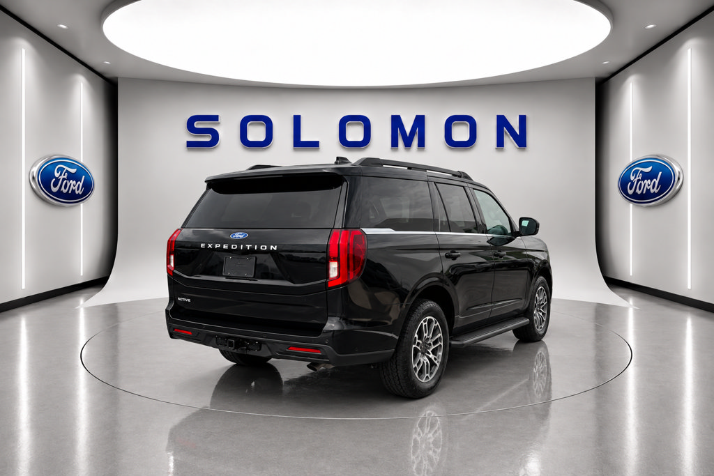 Certified 2025 Ford Expedition Active AWD/4WD image 3