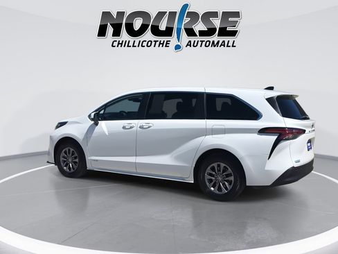 Used 2021 Toyota Sienna LE FWD image 6