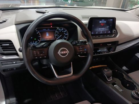 Used 2023 Nissan Rogue SV AWD/4WD image 4