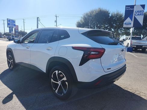 Used 2025 Chevrolet Trax RS image 4