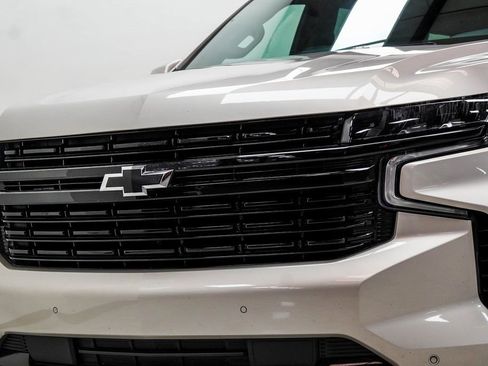 Used 2024 Chevrolet Suburban RST image 2