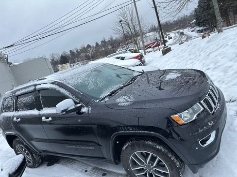 Used 2021 Jeep Grand Cherokee Limited w/ Luxury Group II image 2