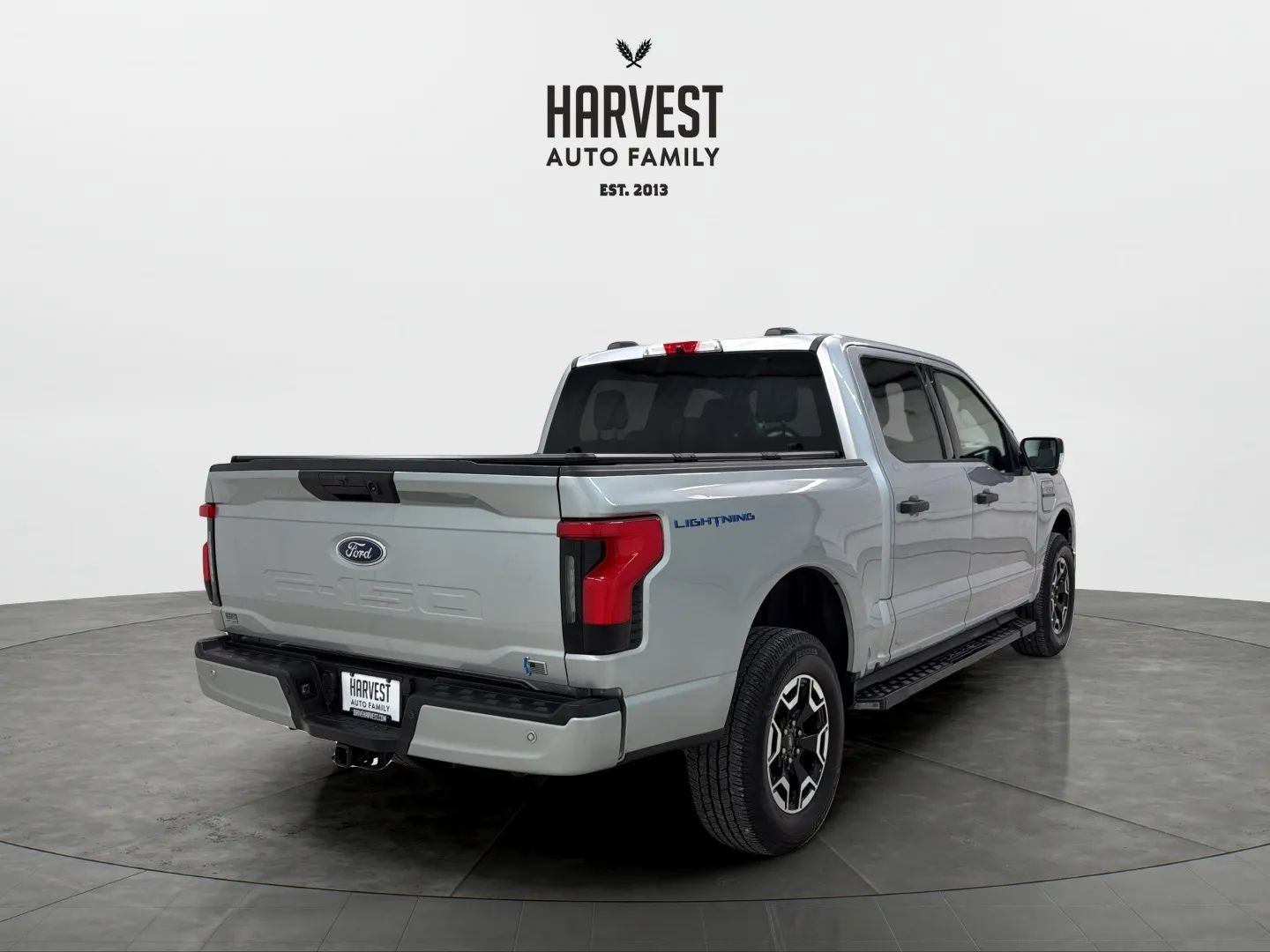 Used 2022 Ford F150 Lightning XLT AWD/4WD image 6
