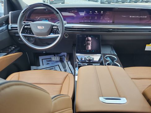 New 2026 Cadillac Escalade Luxury w/ Touring Package AWD/4WD image 13