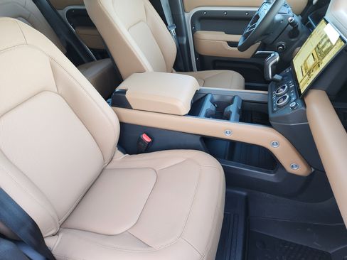 New 2026 Land Rover Defender 110 X-Dynamic SE image 14