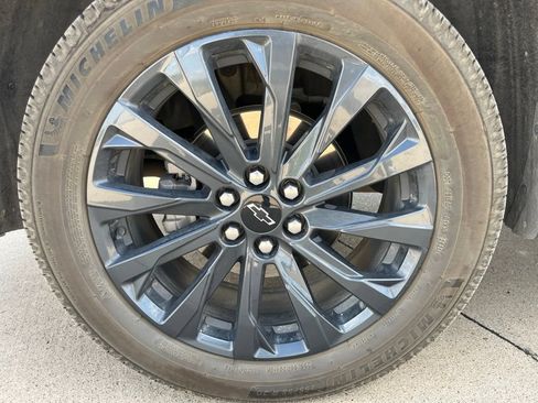 Used 2023 Chevrolet Traverse RS FWD image 8