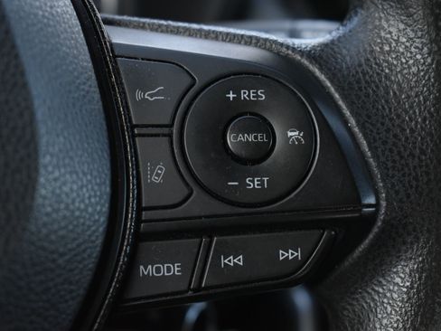 Used 2021 Toyota RAV4 LE image 19