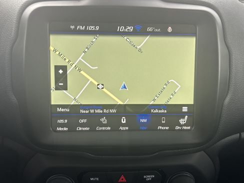 Used 2022 Jeep Renegade Altitude w/ Sun/Sound Group AWD/4WD image 17