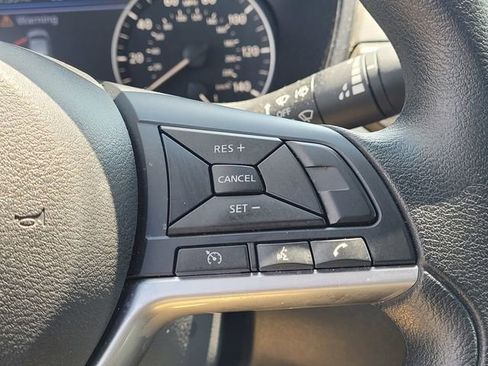 Used 2025 Nissan Altima 2.5 SV FWD image 15