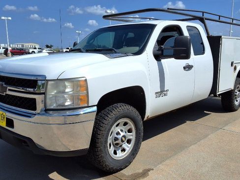 Used 2011 Chevrolet Silverado 3500 W/T AWD/4WD image 4