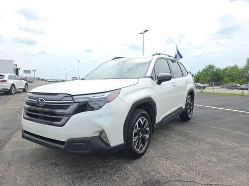 Used 2025 Subaru Forester Premium AWD/4WD image 4