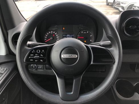 Used 2019 Freightliner Sprinter 2500 w/ Driver Convenience Package image 18