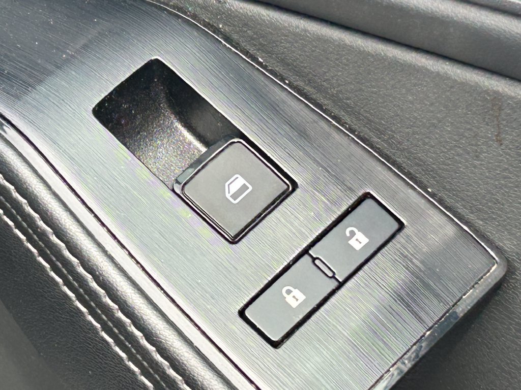 Used 2024 Nissan Rogue SV FWD image 32