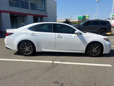 Used 2018 Lexus ES 350 w/ Luxury Package w/Wood Trim FWD image 4