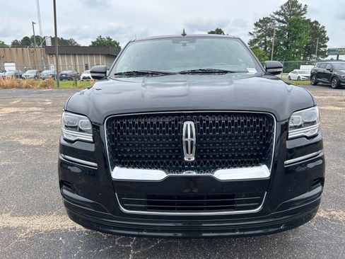 Used 2023 Lincoln Navigator Reserve AWD/4WD image 5