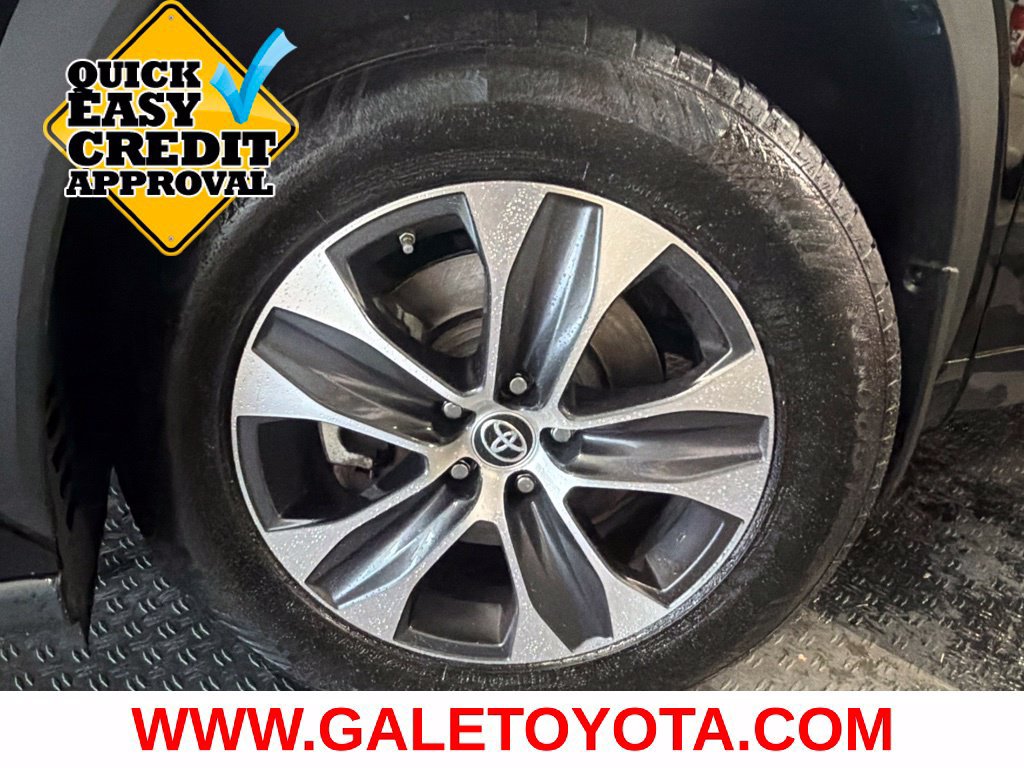 Used 2021 Toyota Highlander XLE AWD/4WD image 4