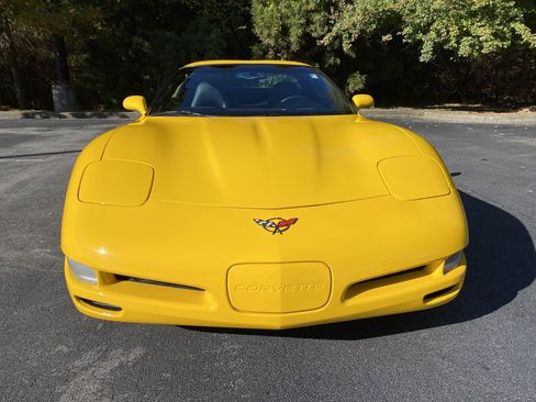 Used 2002 Chevrolet Corvette Coupe w/ Preferred Equipment Group2 image 3