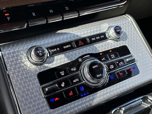 Used 2022 Lincoln Aviator Grand Touring w/ Elements Package Plus AWD/4WD image 16