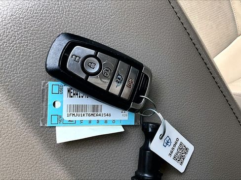 Used 2021 Ford Expedition Limited RWD image 15