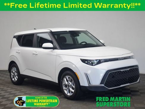 Used 2025 Kia Soul LX w/ LX Technology Package FWD image 1