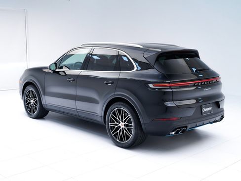 New 2026 Porsche Cayenne image 3