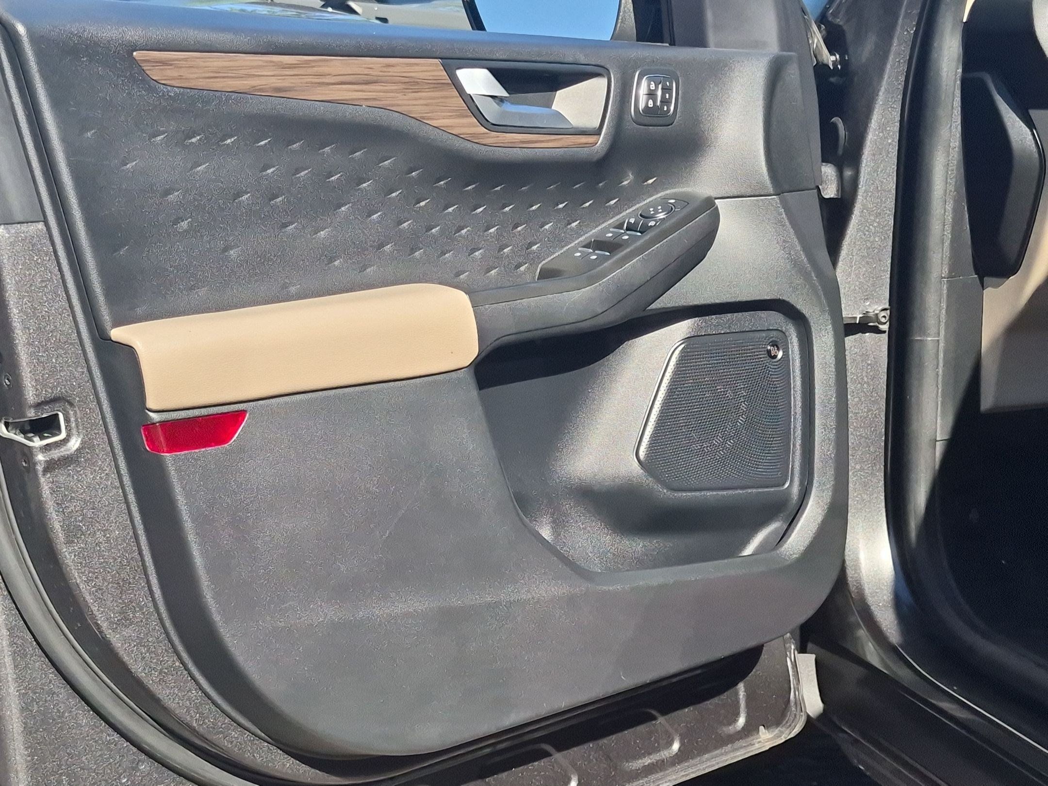 Used 2020 Ford Escape Titanium FWD image 11