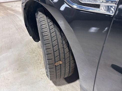 Used 2014 Ford Taurus SE image 3