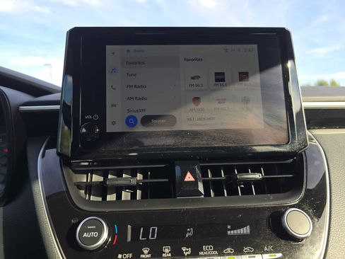 Certified 2025 Toyota Corolla LE image 27