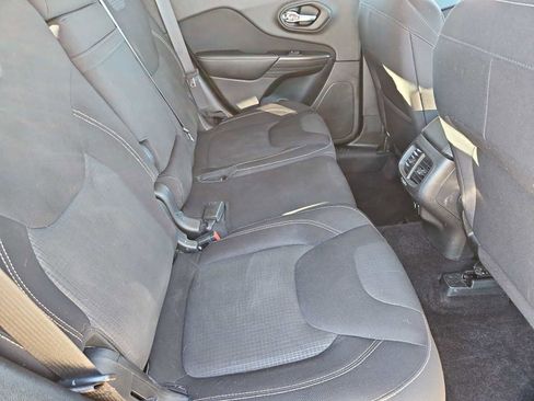 Used 2017 Jeep Cherokee Latitude image 21