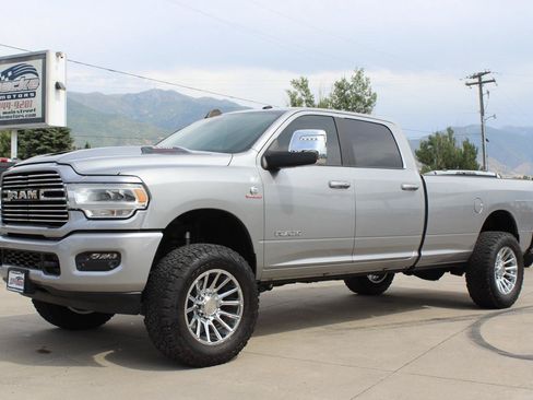 Used 2024 RAM 3500 Laramie AWD/4WD image 23