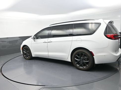 Used 2022 Chrysler Pacifica Limited w/ S Appearance Package AWD/4WD image 48