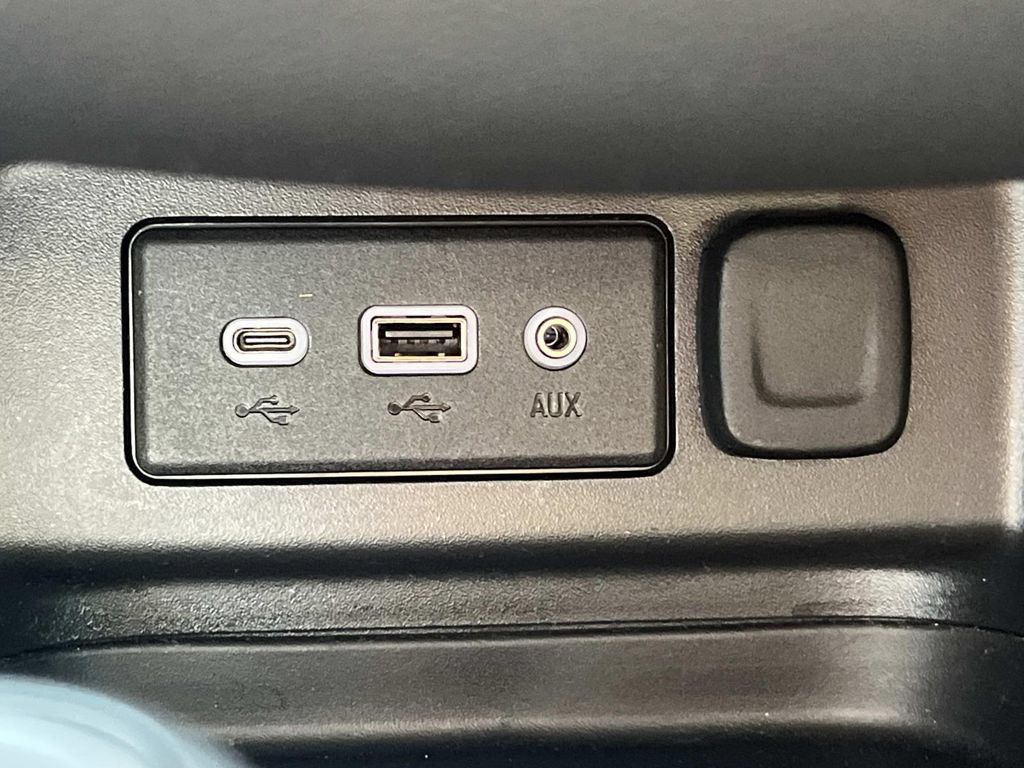 Used 2021 Chevrolet Equinox LT FWD image 40
